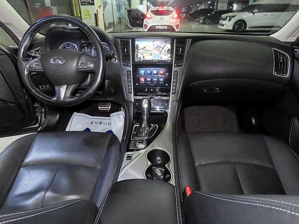 Infiniti Q - Vista 10