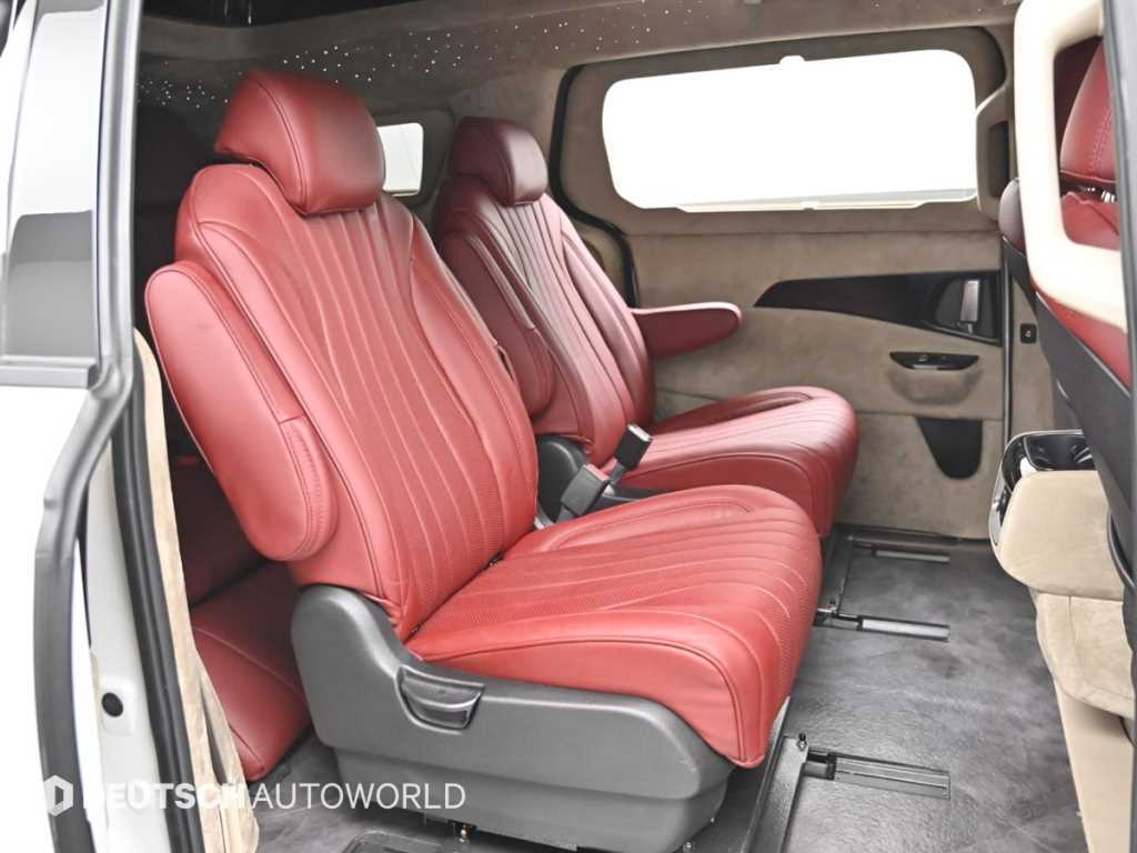 KIA Carnival - Vista 12