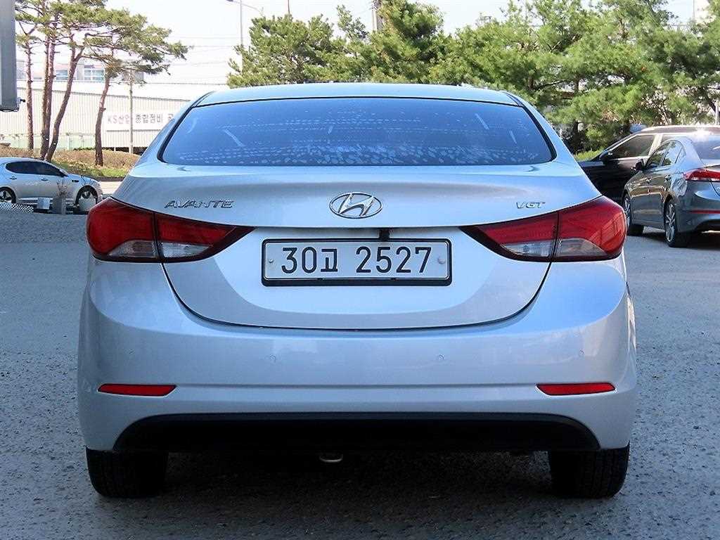HYUNDAI Avante - Vista 4