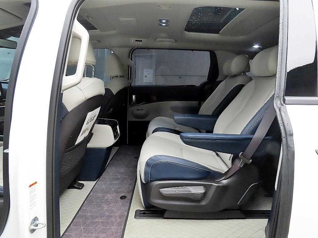 KIA Carnival - Vista 6