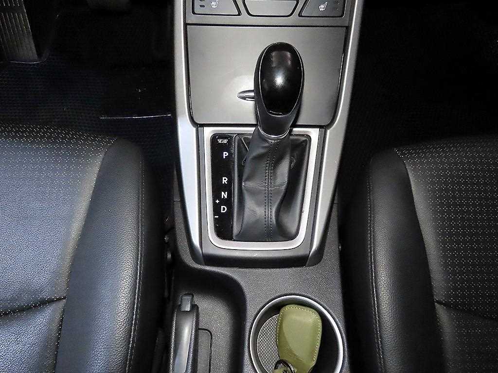 HYUNDAI Avante - Vista 12