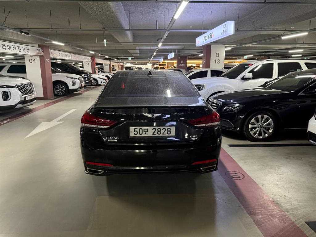 HYUNDAI Genesis - Vista 4