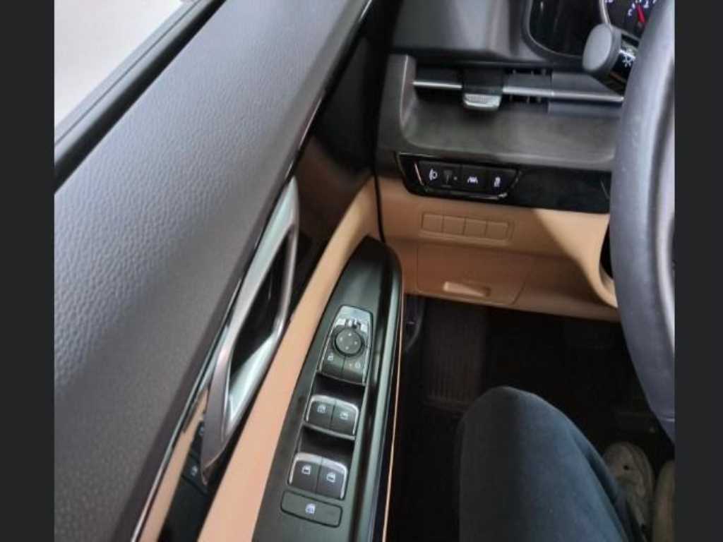 KIA Carnival - Vista 5