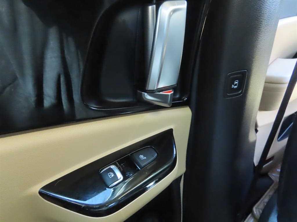 KIA Carnival - Vista 8