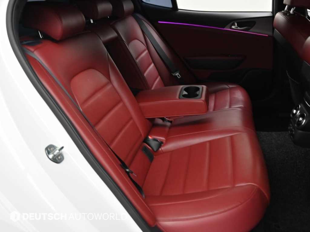 KIA Stinger - Vista 12