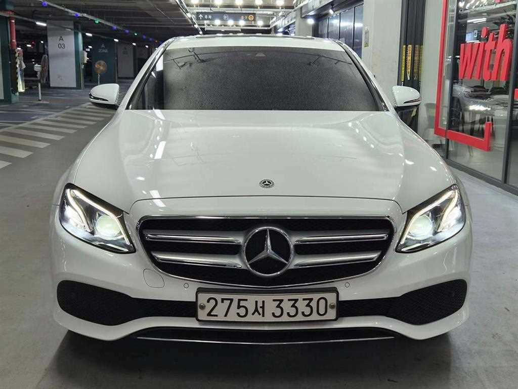 Mercedes Benz E class - Vista 2
