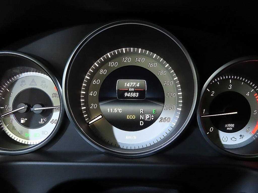 Mercedes Benz E class - Vista 9