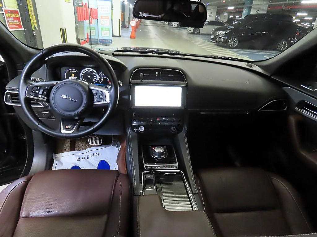 Jaguar F-PACE - Vista 10