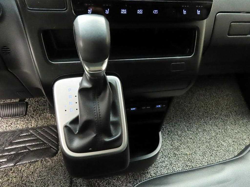 HYUNDAI Staria - Vista 11