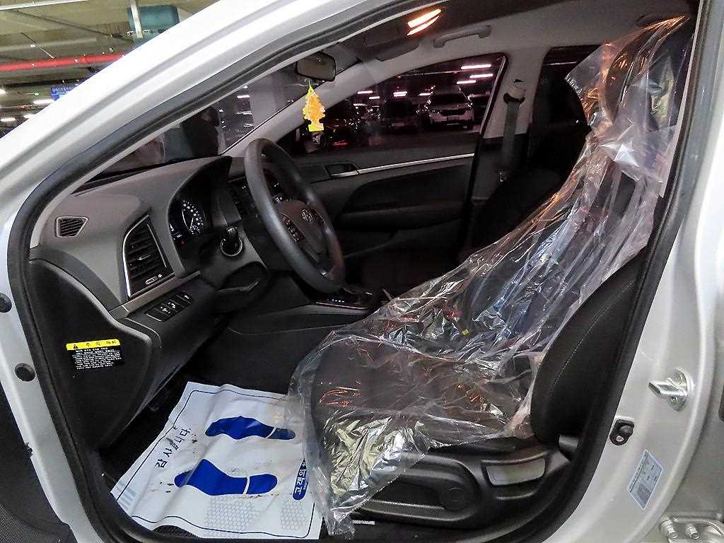 HYUNDAI Avante - Vista 4