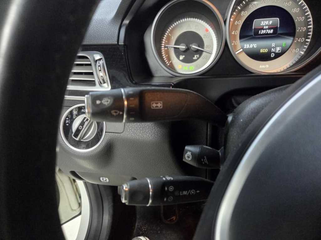 Mercedes Benz E class - Vista 8