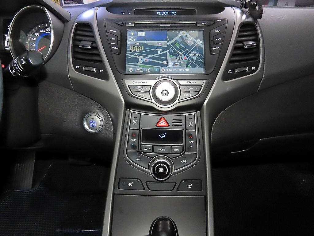 HYUNDAI Avante - Vista 11