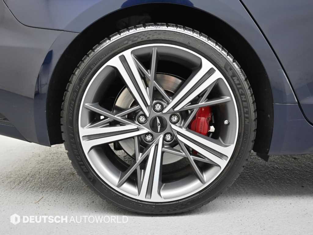 Genesis G70 - Vista 5