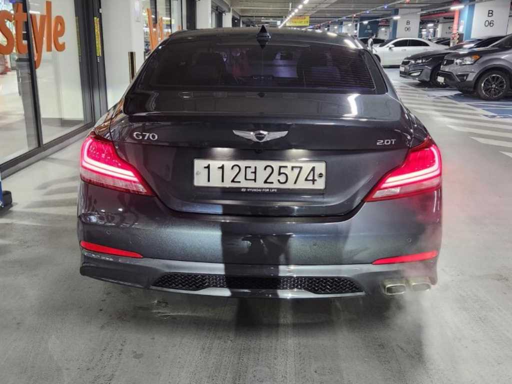 Genesis G70 - Vista 5