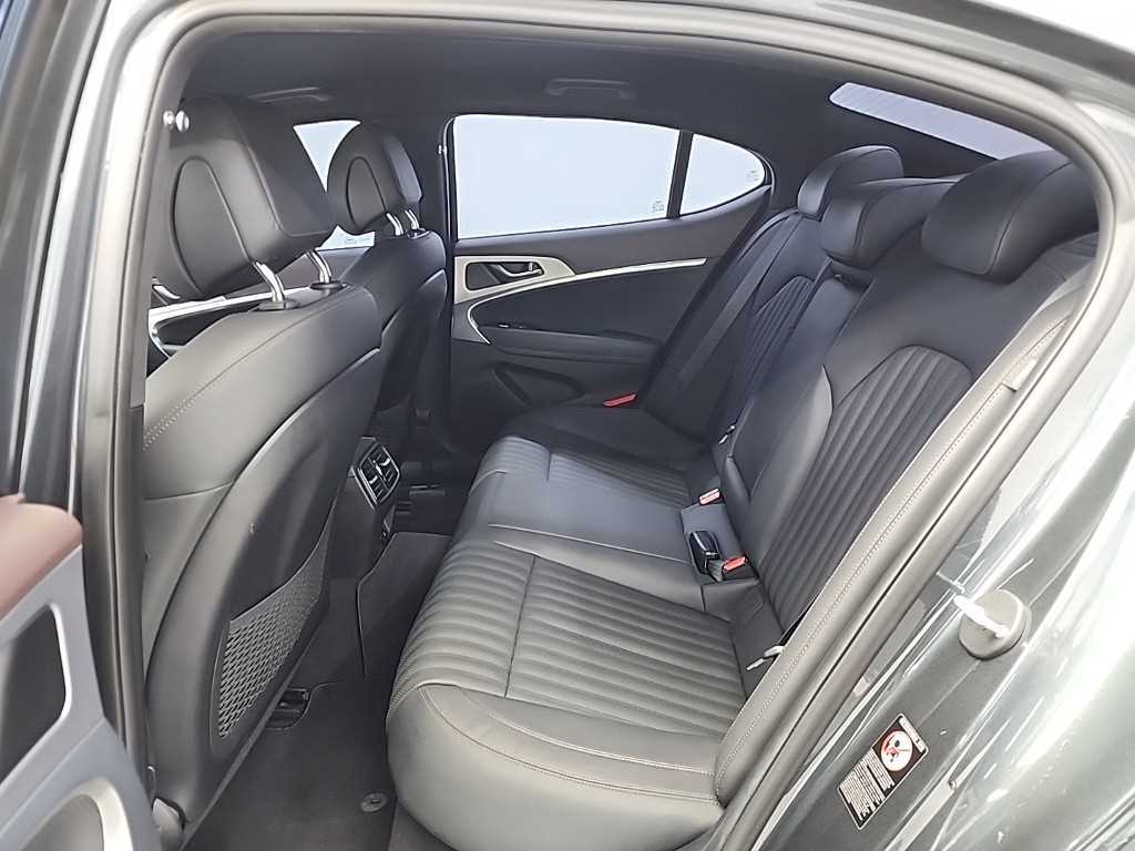 Genesis G70 - Vista 12