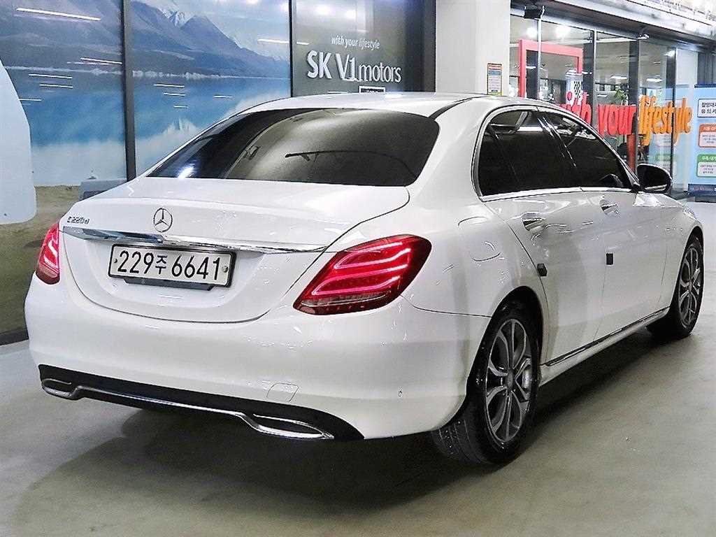 Mercedes Benz C Class - Vista 5