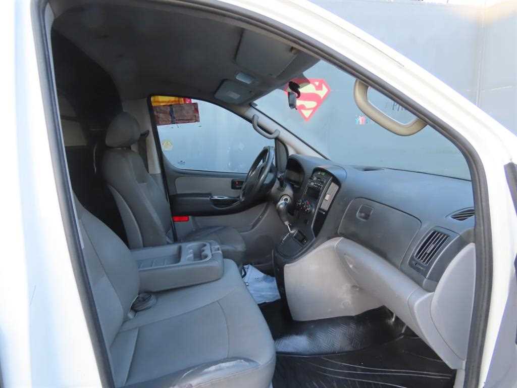 HYUNDAI Starex - Vista 7