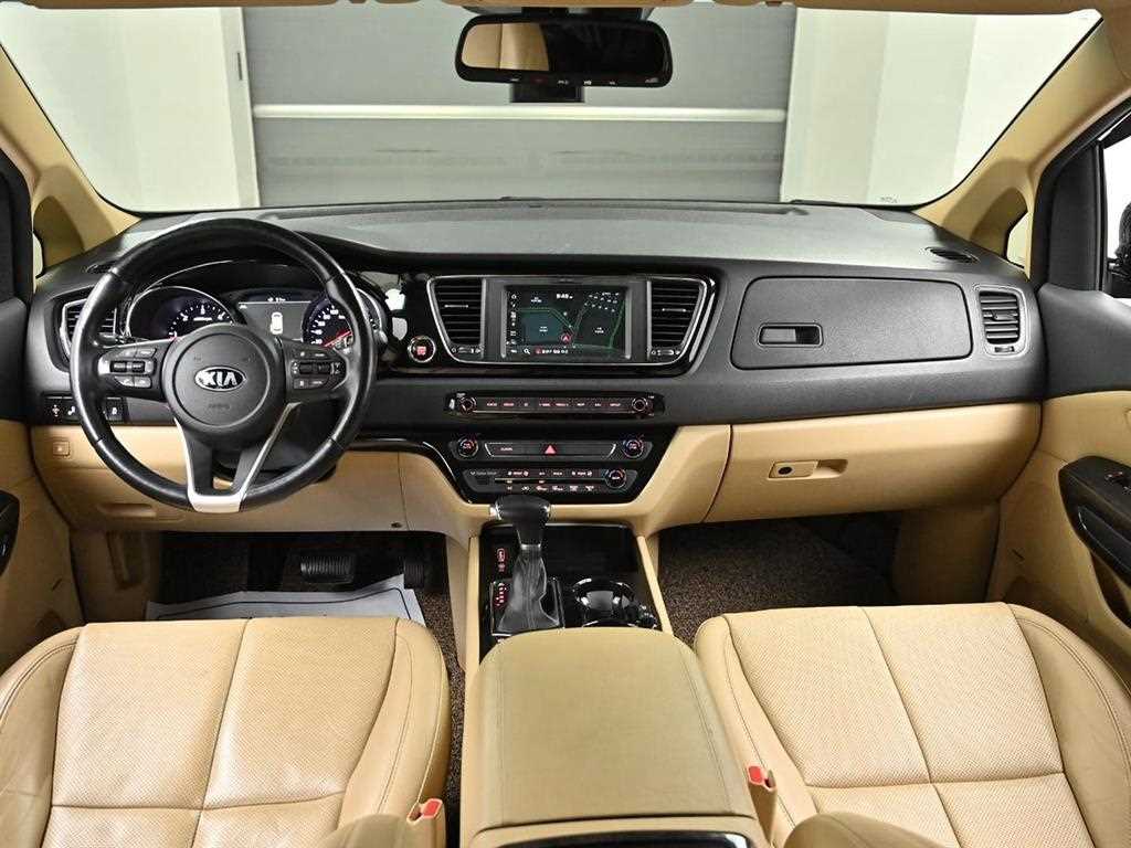 KIA Carnival - Vista 7