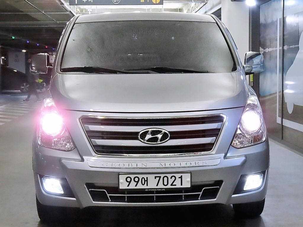 HYUNDAI Starex - Vista 2