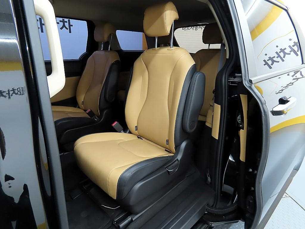 KIA Carnival - Vista 6