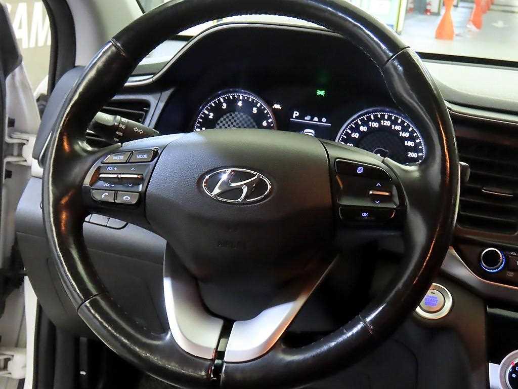 HYUNDAI Avante - Vista 8