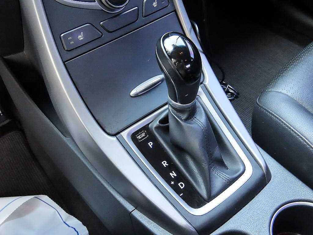 HYUNDAI Avante - Vista 10