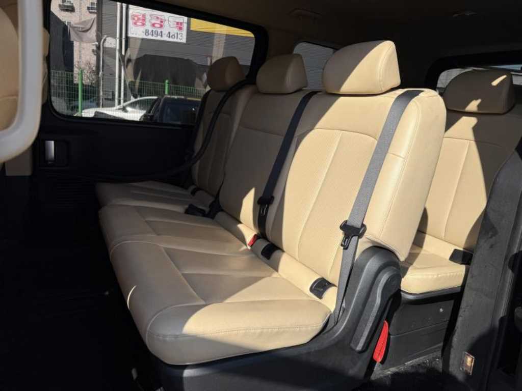 HYUNDAI Staria - Vista 4