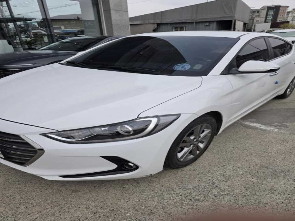 HYUNDAI Avante - Vista 2