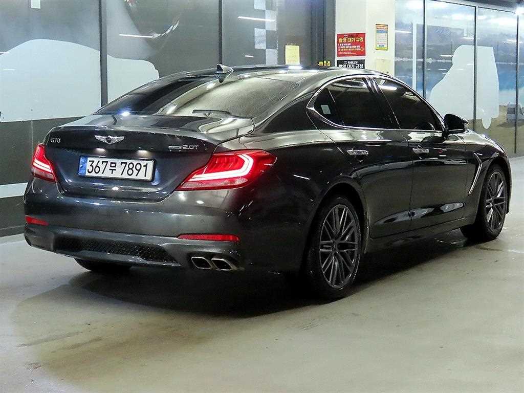 Genesis G70 - Vista 4