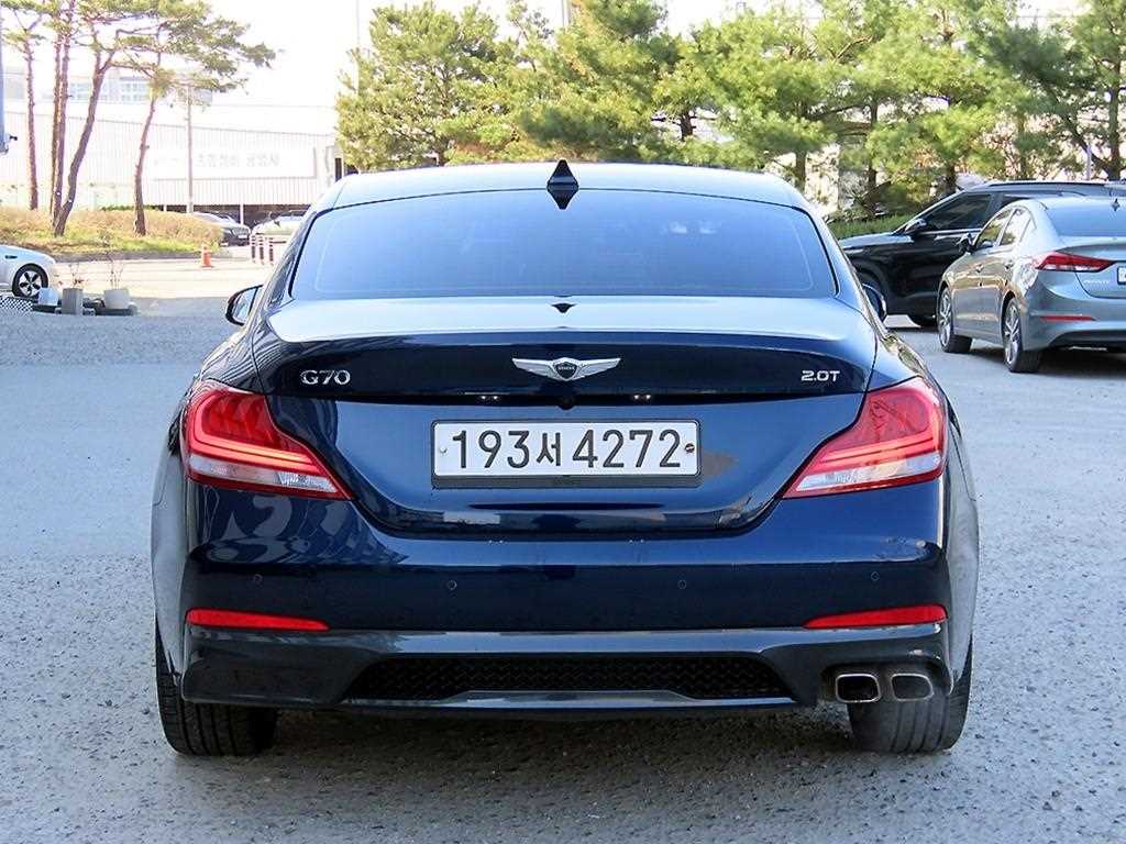 Genesis G70 - Vista 4