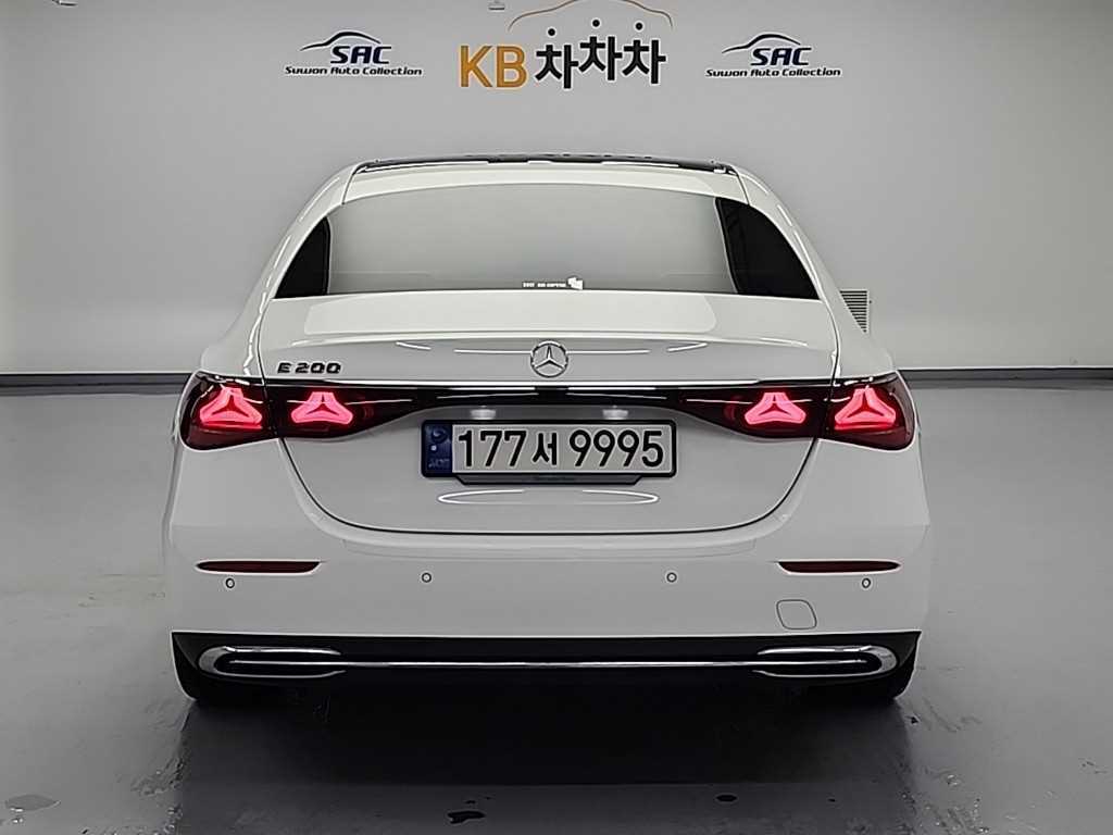 Mercedes Benz E class - Vista 3