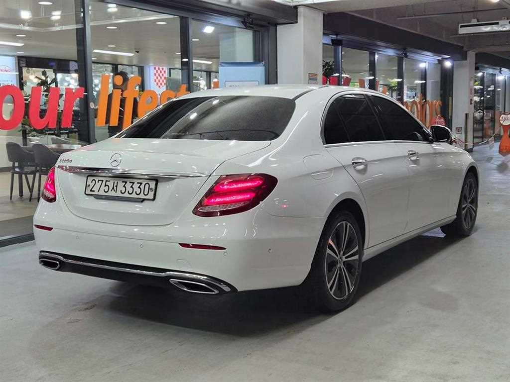 Mercedes Benz E class - Vista 4