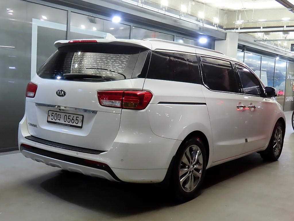KIA Carnival - Vista 4