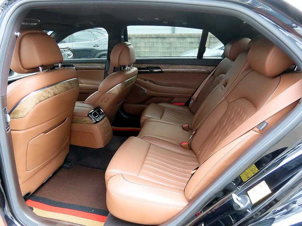 Genesis G90 - Vista 6