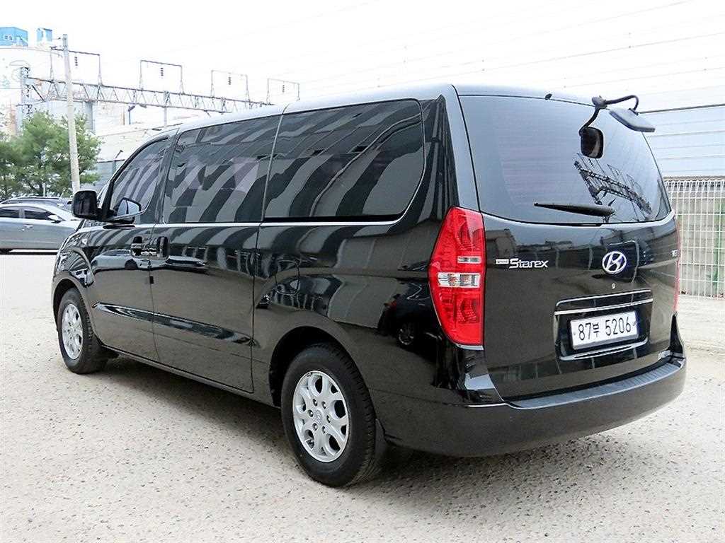 HYUNDAI Starex - Vista 3