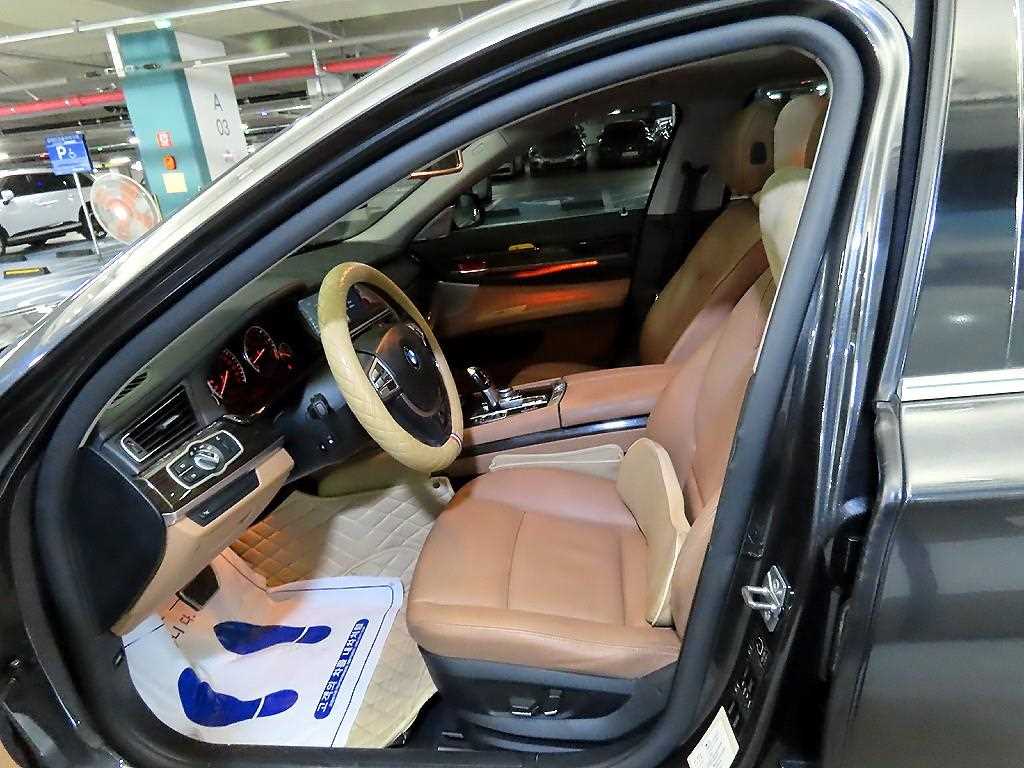 BMW 7 Series - Vista 6