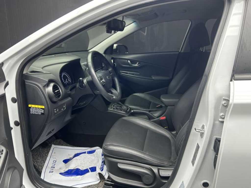 HYUNDAI Kona - Vista 7