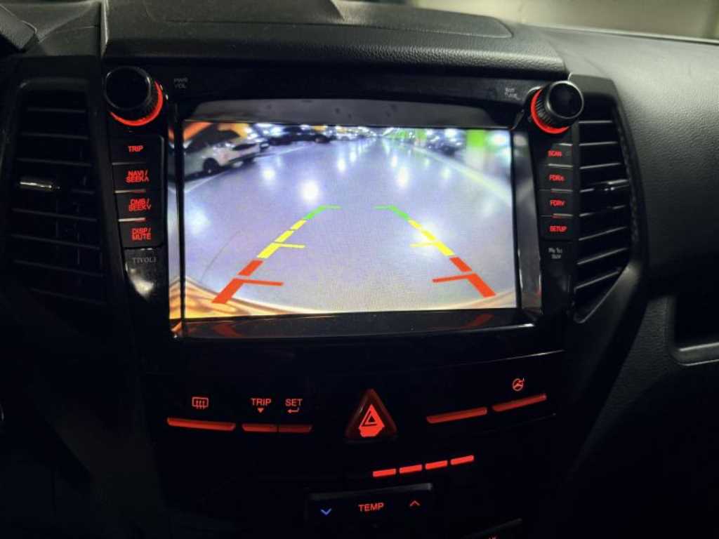 Ssangyong Tivoli - Vista 8