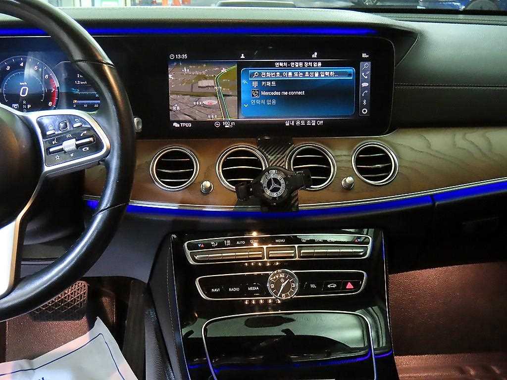 Mercedes Benz E class - Vista 11