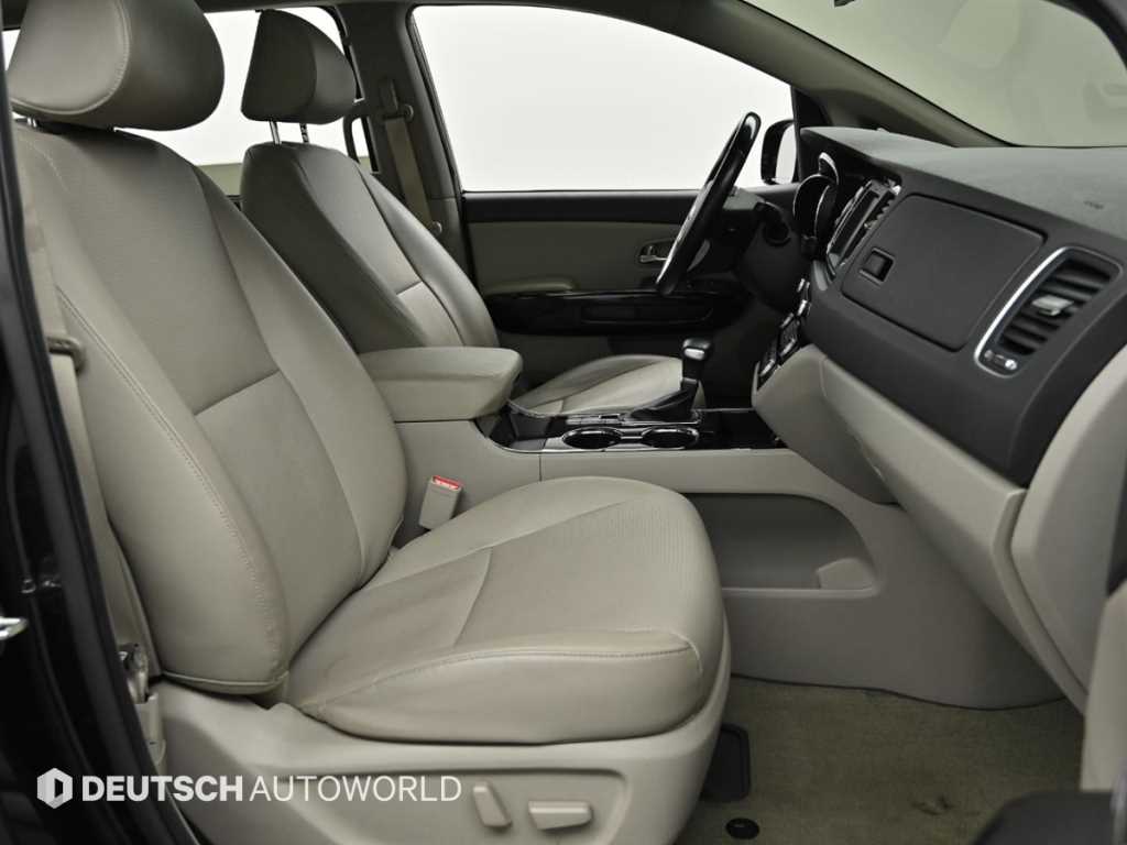 KIA Carnival - Vista 10