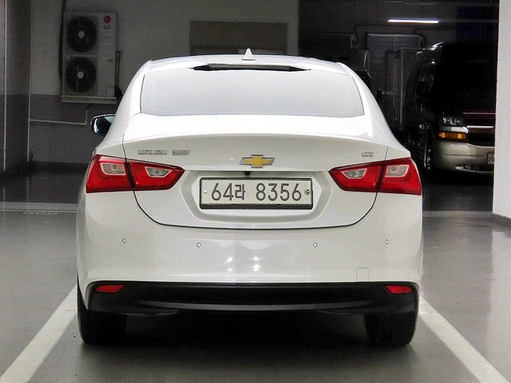 Chevrolet Malibu - Vista 3