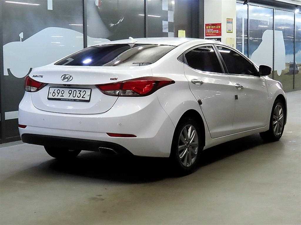 HYUNDAI Avante - Vista 4
