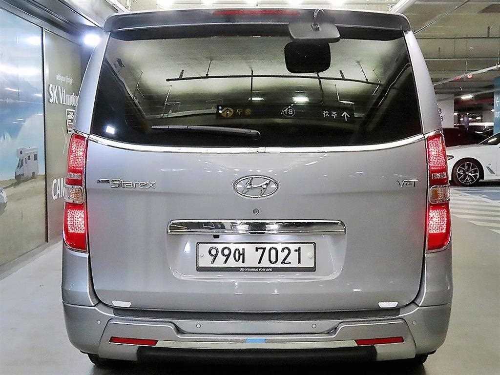 HYUNDAI Starex - Vista 5