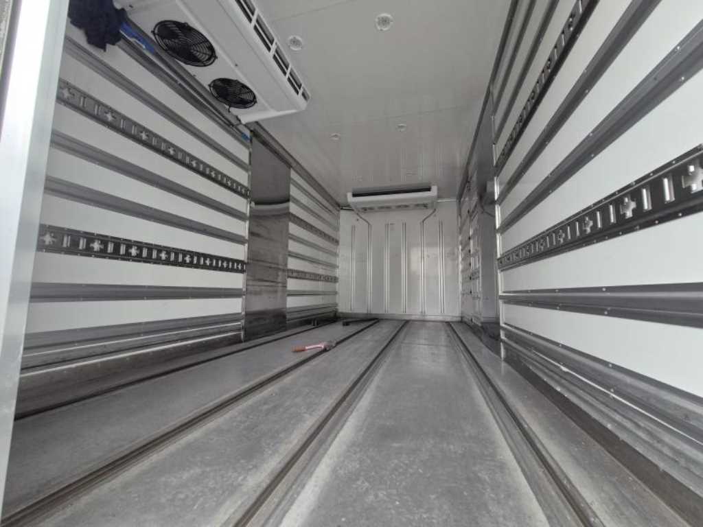 medium and large cargo truck - Vista 4