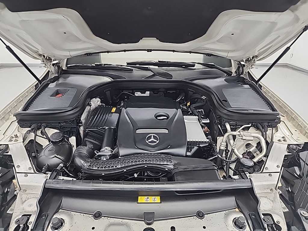 Mercedes Benz GLC Class - Vista 5