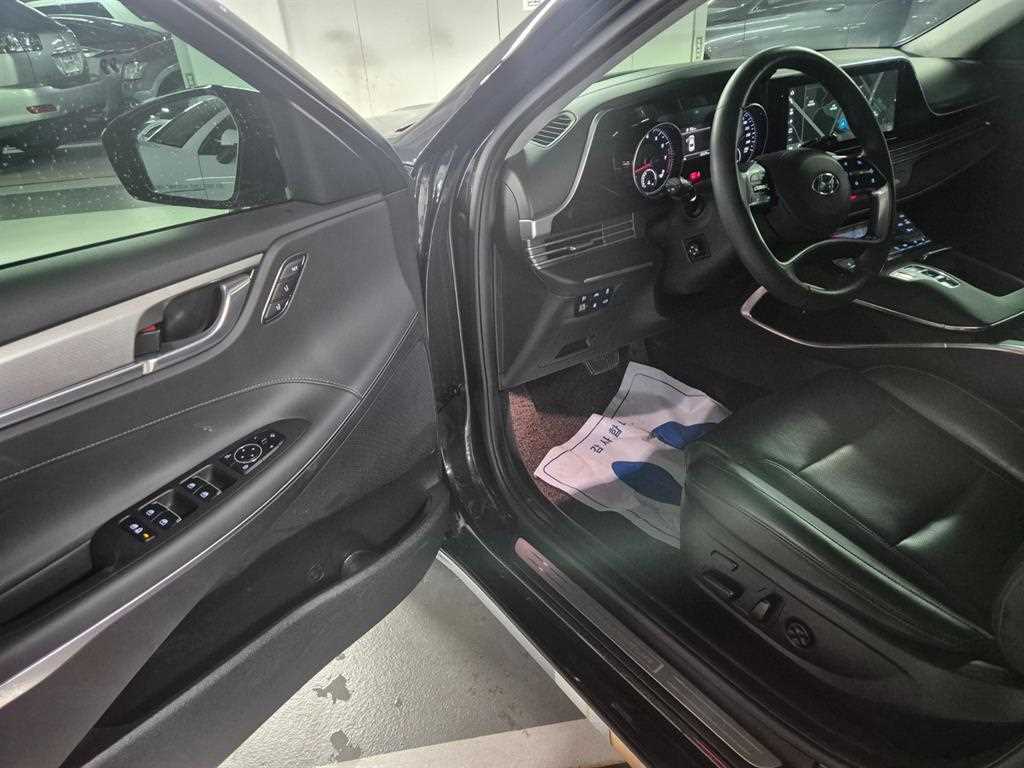 HYUNDAI Grandeur - Vista 11