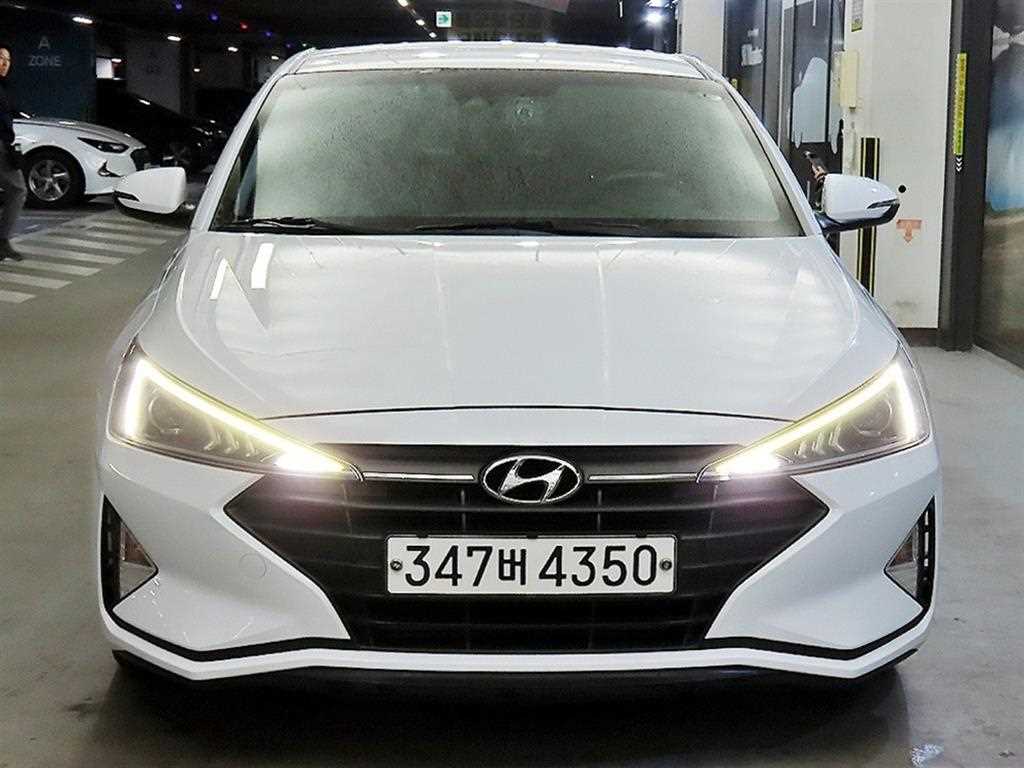 HYUNDAI Avante - Vista 2