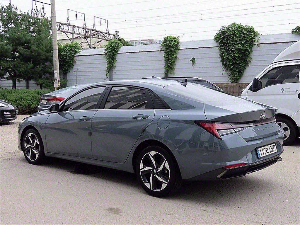 HYUNDAI Avante - Vista 3