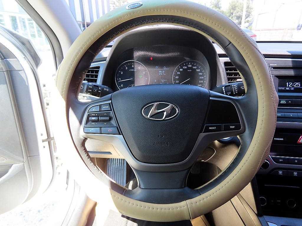 HYUNDAI Avante - Vista 8