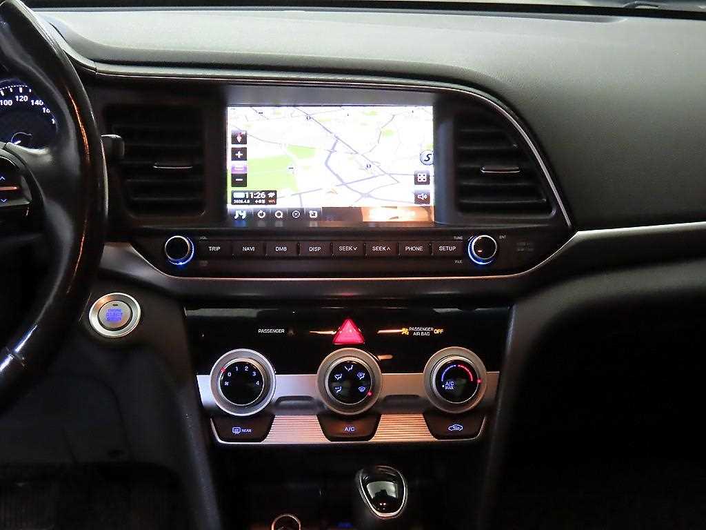 HYUNDAI Avante - Vista 11